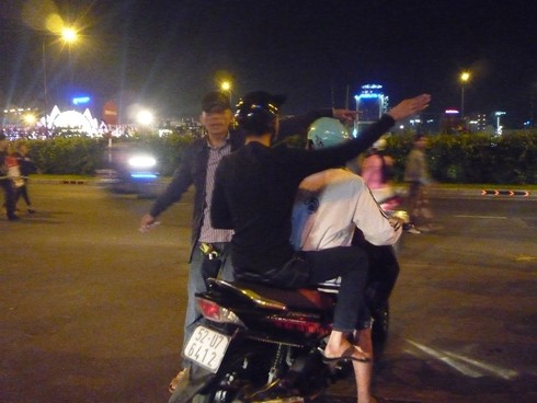 Dịch vụ giữ xe hốt bạc đêm giao thừa - ảnh 4